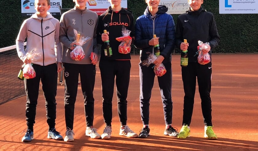 Jongens 1e klasse 11-17 jaar 2e klasse: van links naar rechts Friso Luijkx, Tim van den Berg, Yanick Baljet, Sebastian Deatc en Mees Strous