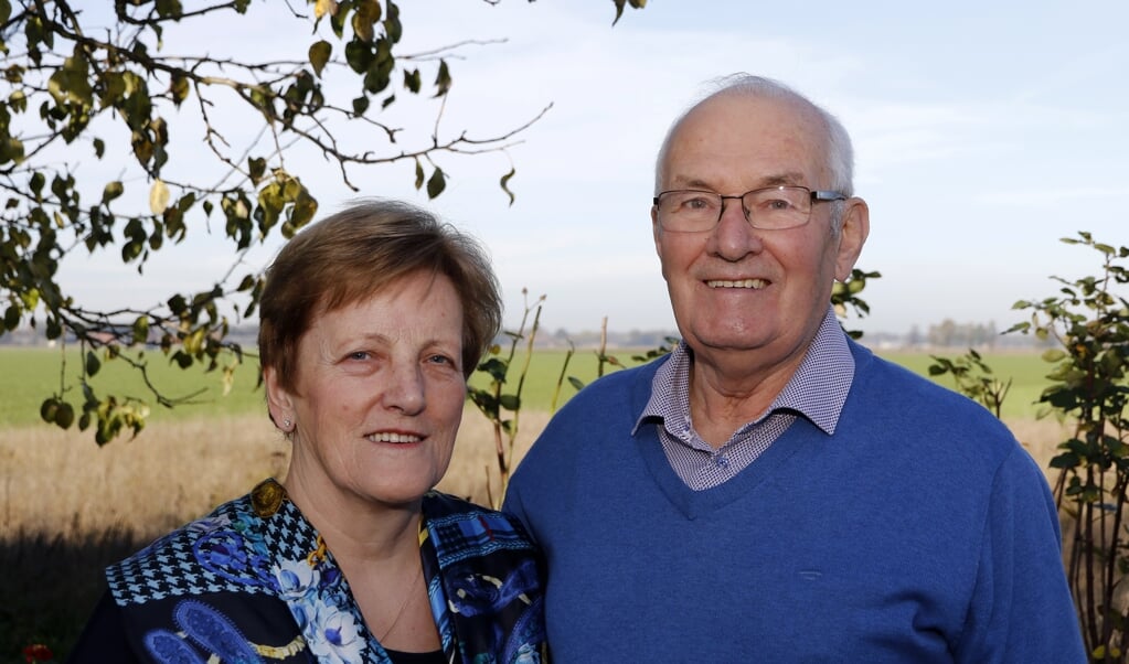 Jasper en Lies (73) van den Heuvel-Peters zijn 50 jaar getrouwd. Foto: Rikus ten Brücke