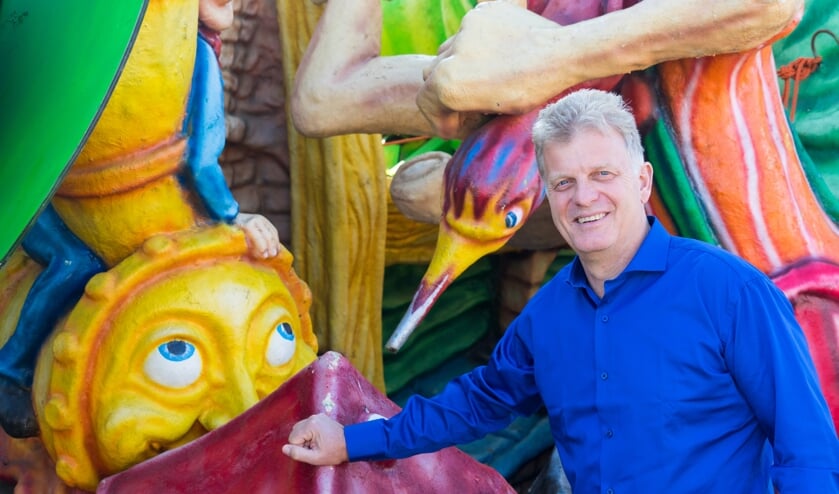 Nar Wim van Osch van 't Knölleke wordt in het zonnetje gezet. Foto: Jop Janssen.