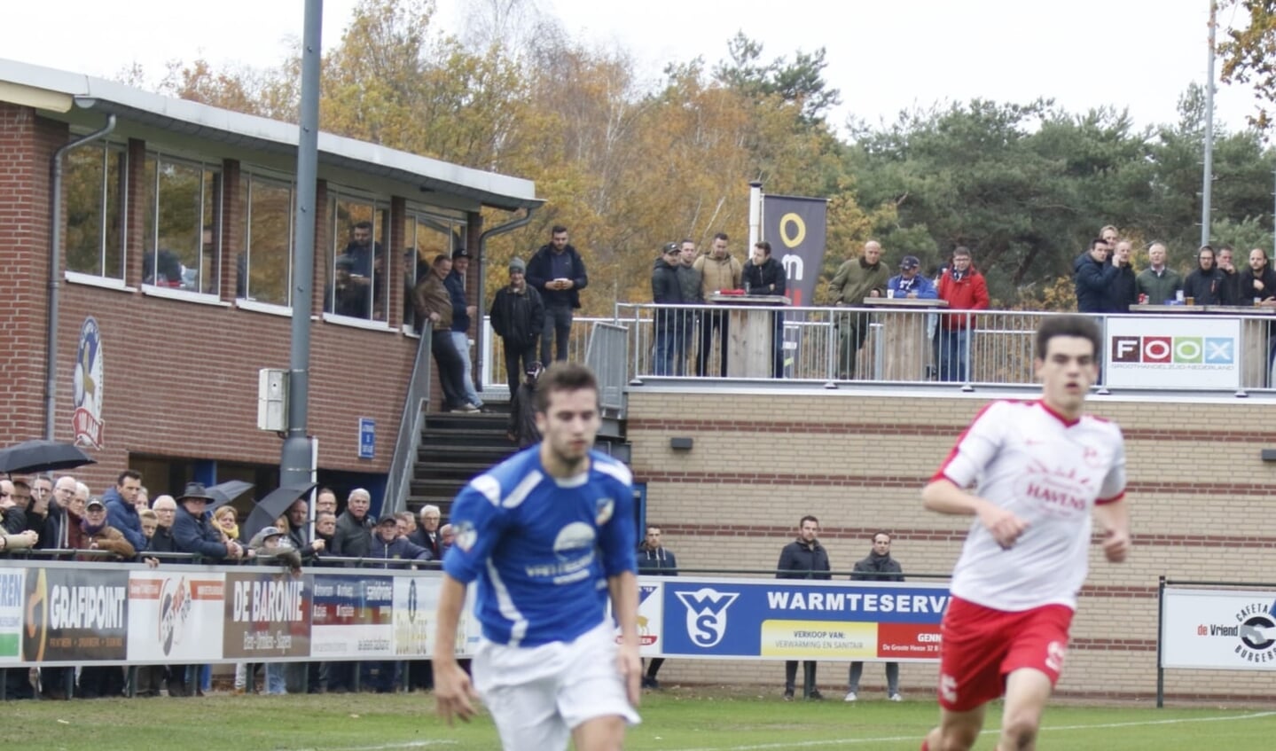 De derby tussen Olympia'18 en Volharding werd zondag afgelast vanwege een coronageval in de selectie van de Vierlingsbeekse club.