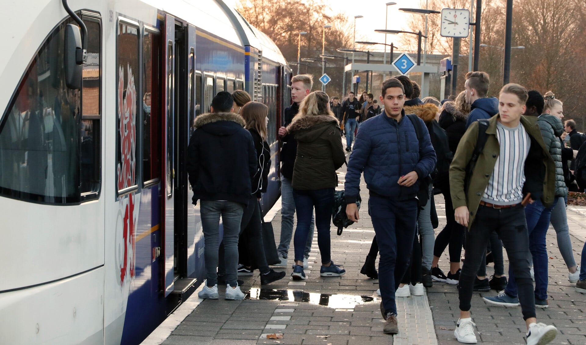 Op zondag 12 start de nieuwe dienstregeling voor bussen en treinen.