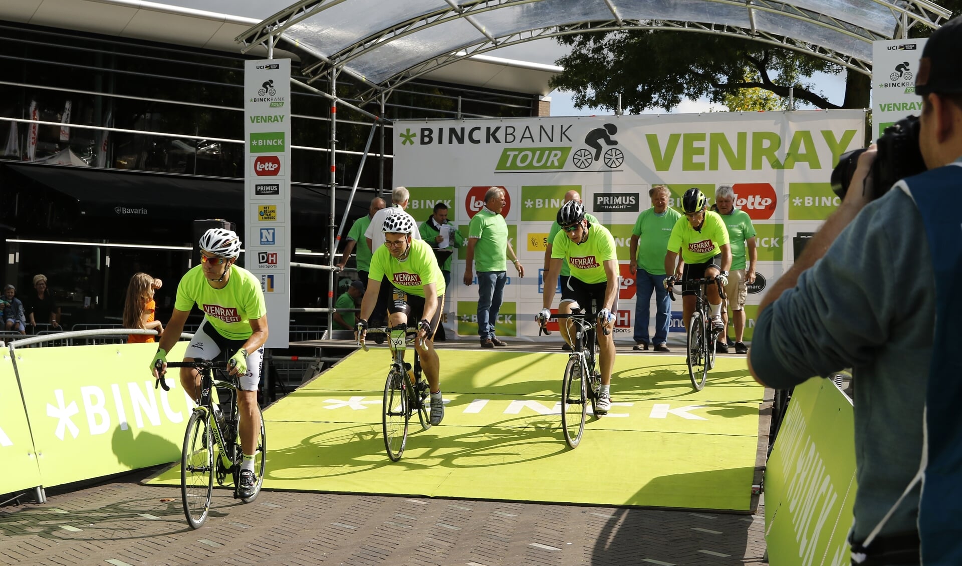 Een team van Venray Beweegt nam in augustus deel aan de ploegentijdrit voor amateurs voorafgaand aan de BinckBank Tour. Foto: Archief Peel en Maas.