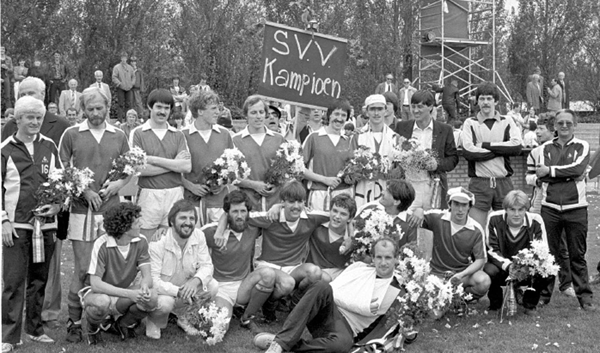 SV Venray viert feest na het behalen van de titel in 1982. 