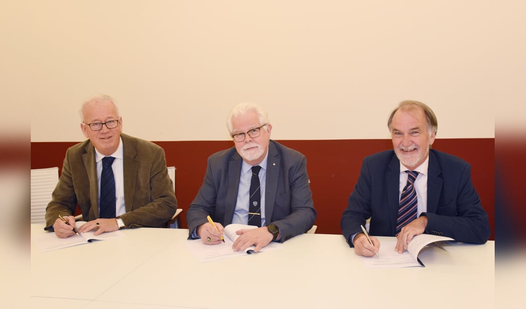De wethouders Aldewereld, Busser en Van Rensch. Foto: Foto Hoedemaekers Venray. 