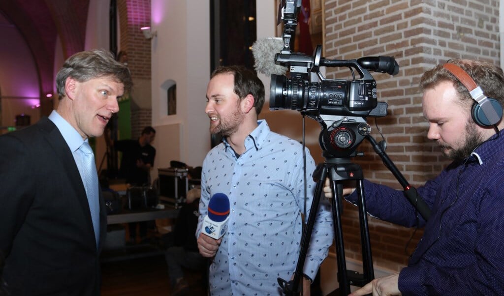 Jan  Loonen voor de camera van Peel en Maas TV. Foto: Henk Lammen.