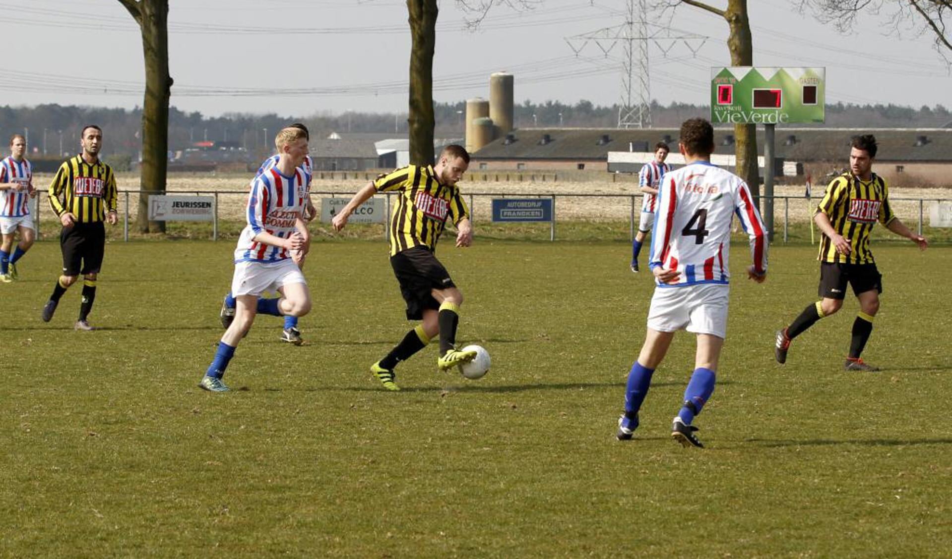 BVV'27 won zondag in Oirlo de derby tegen SVOC'01 met 2-5. Foto: Rikus ten Brucke