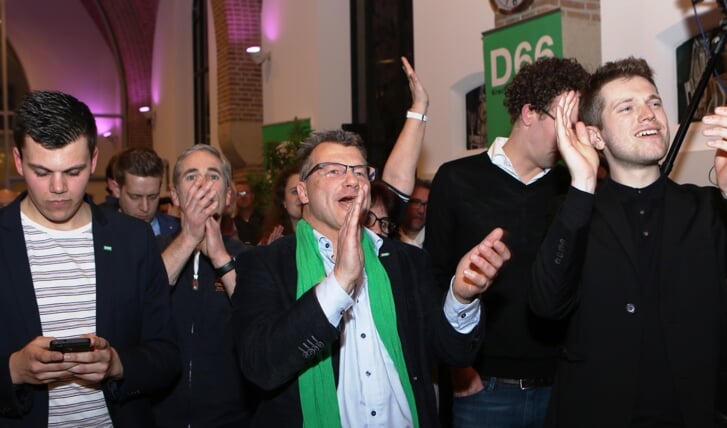 D66  begroet de uitslag van de verkiezingen met gejuich. Foto: Henk Lammen. 
