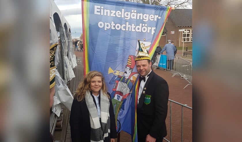 Wethouder Anne Thielen en Rob Gielen, voorzitter van De Keieschieters, in Kessel-Eik.