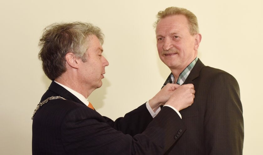Sjeng Ewalds is donderdag geridderd. Foto: Hoedemaekers Venray.