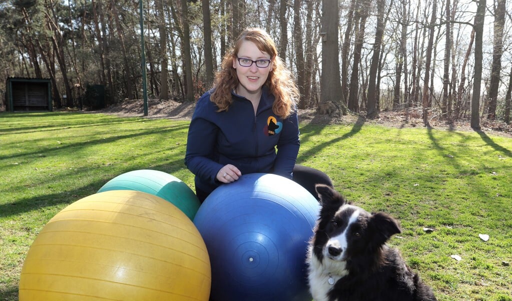 Wendy Seuren en haar bordercollie Kika nemen zondag ook deel aan de wedstrijd. Foto: Henk Lammen