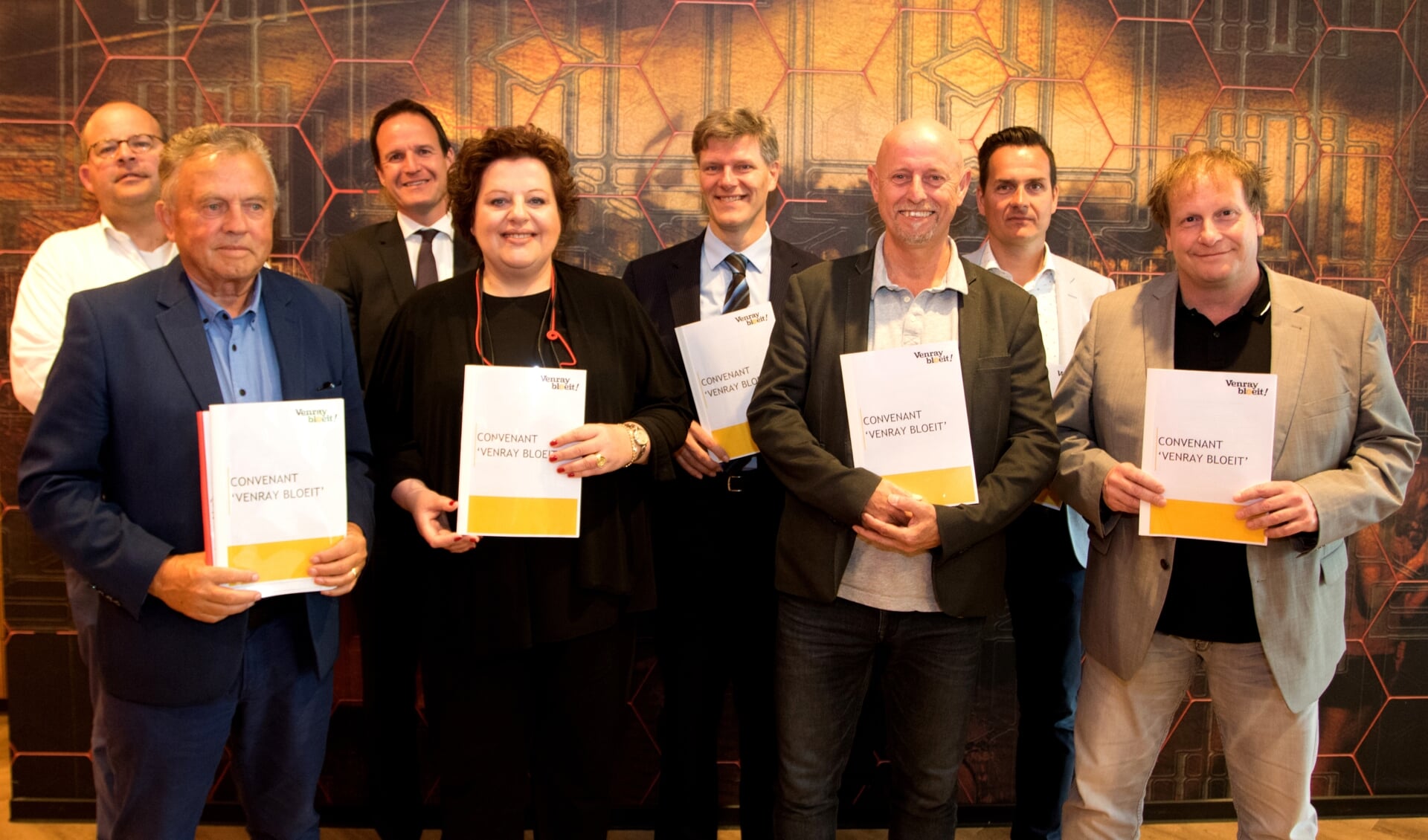 Het convenant Venray Bloeit is maandag ondertekend door alle deelnemers.