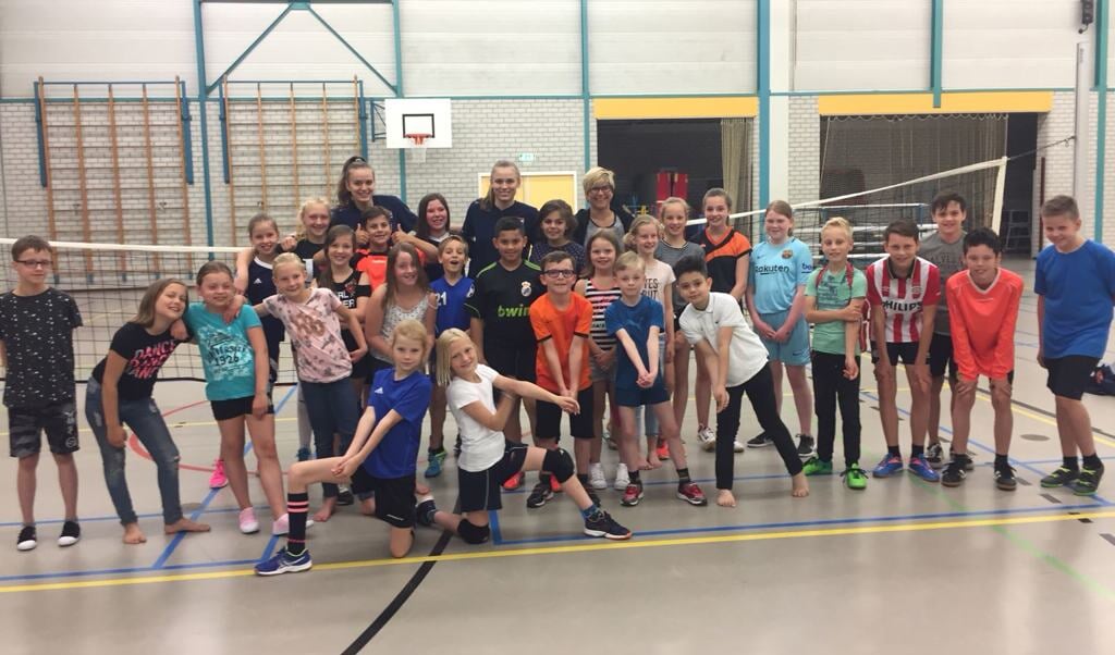 Dagmar Boom keerde terug naar haar 'oude' school in Venray om het volleybal te promoten. 