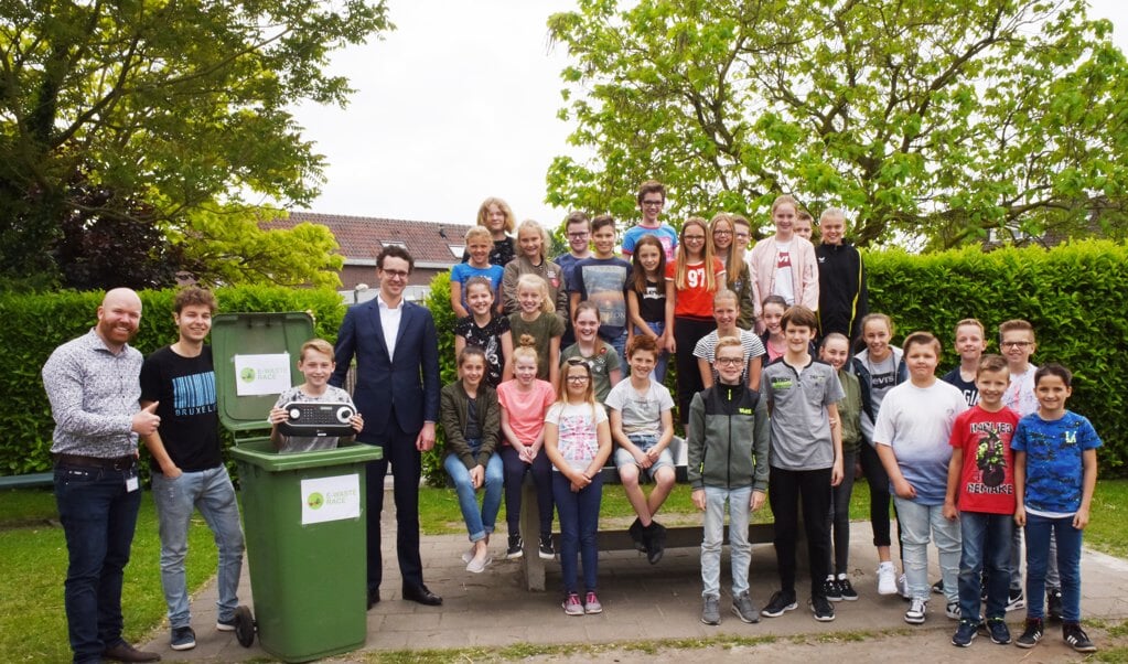 De enthousiaste Merselose 7e en 8e groepers nemen de uitdaging van de E-Waste Race aan. Foto: Foto Hoedemaekers, Venray.