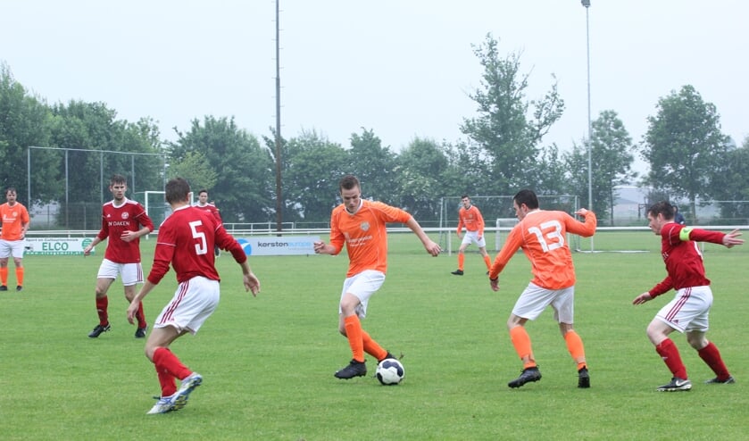 Oostrum zegevierde zondag in de derby in en tegen Leunen: 2-4. Foto: Simone Swinkels.