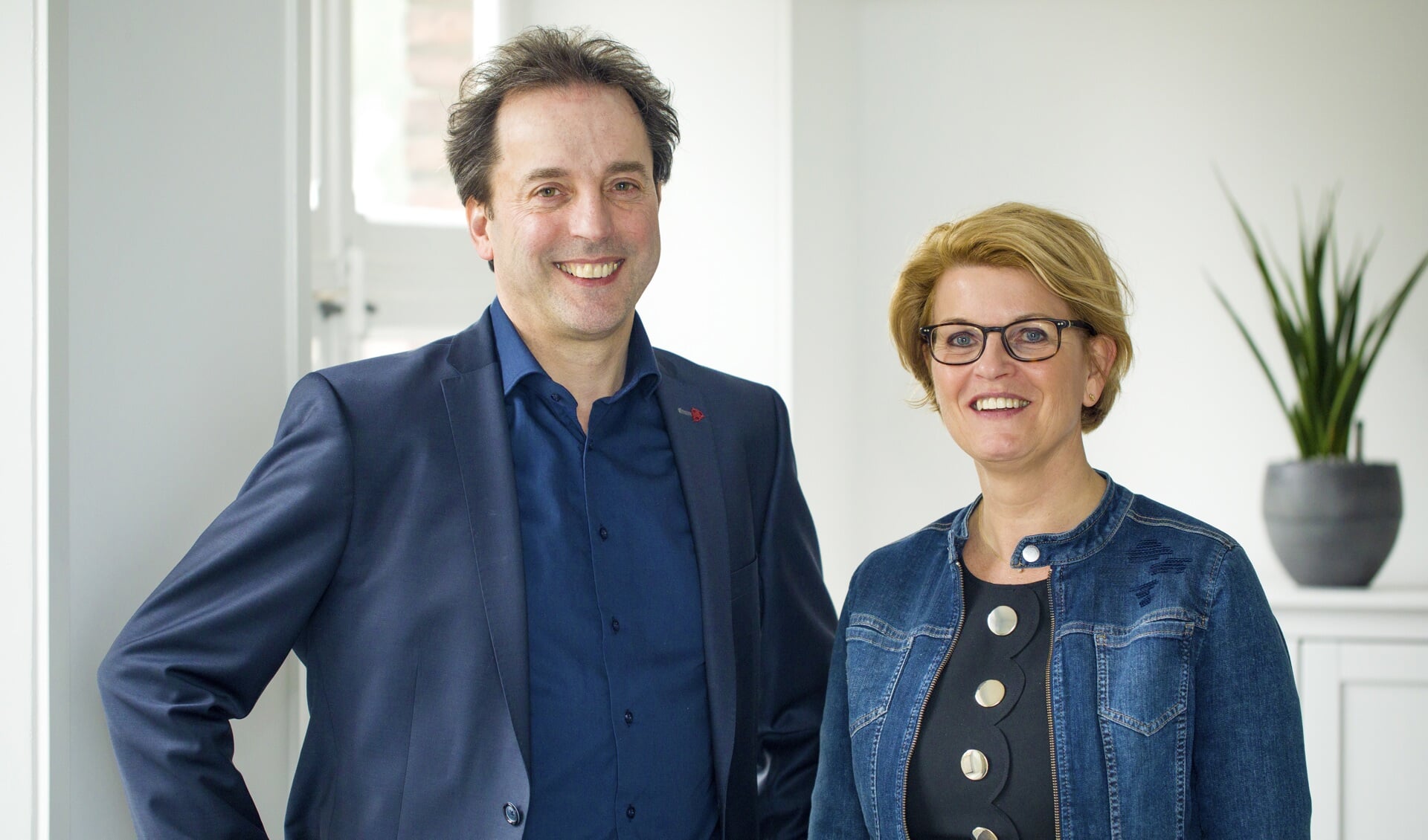 Anne-Marie Goossens en Theo Philipsen zijn te gast in het programma Venray in bedrijf van Peel en Maas TV. Foto: archief Peel en Maas. 