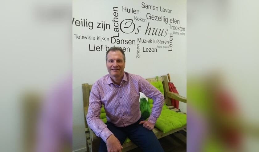Willie Koonings ontvangt de APK-plak.