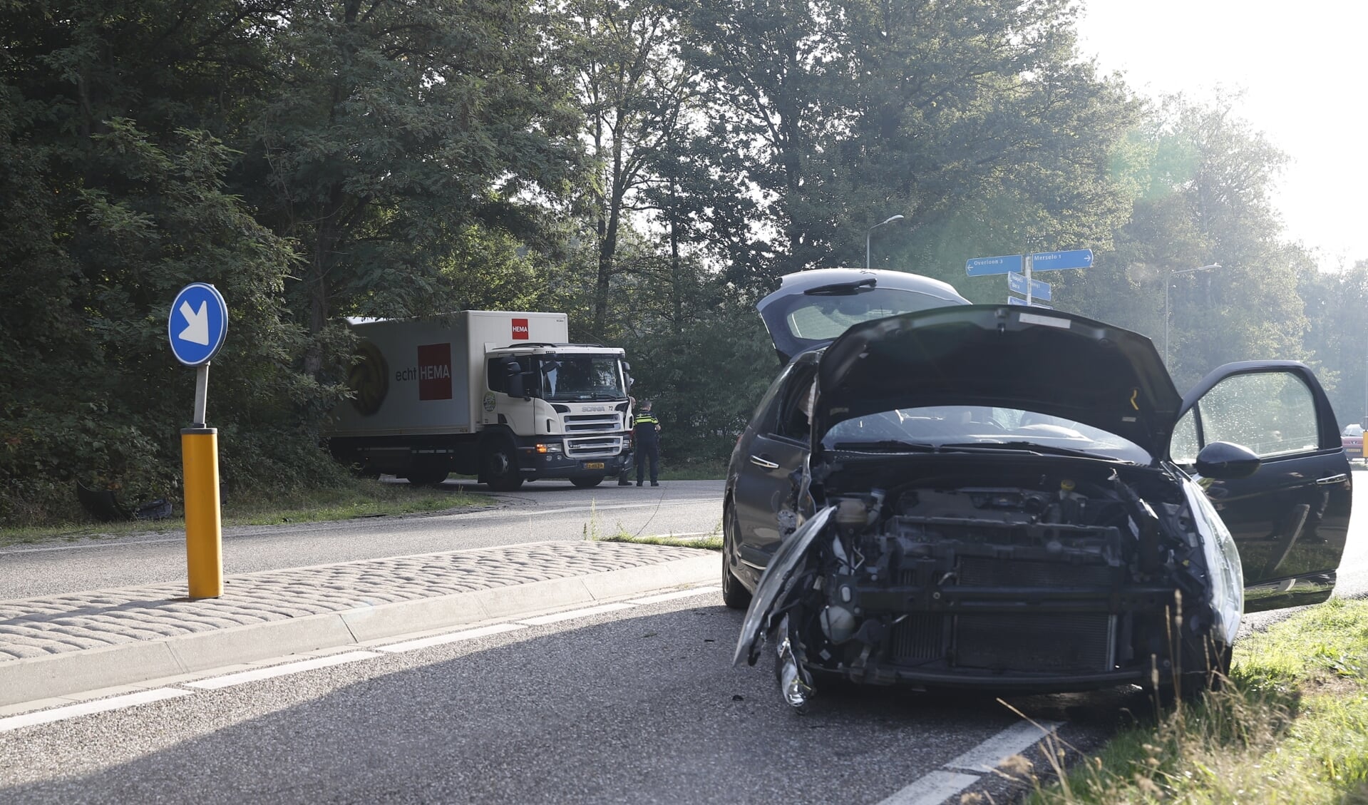 De auto van de bestuurster raakte ernstig beschadigd. Foto: SK-Media. 