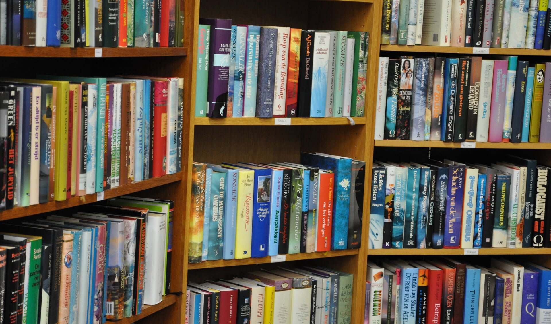  "De tijd dat de bibliotheek alleen wat kasten met boeken was, is echt voorbij", zegt directeur Fons Steggink.  