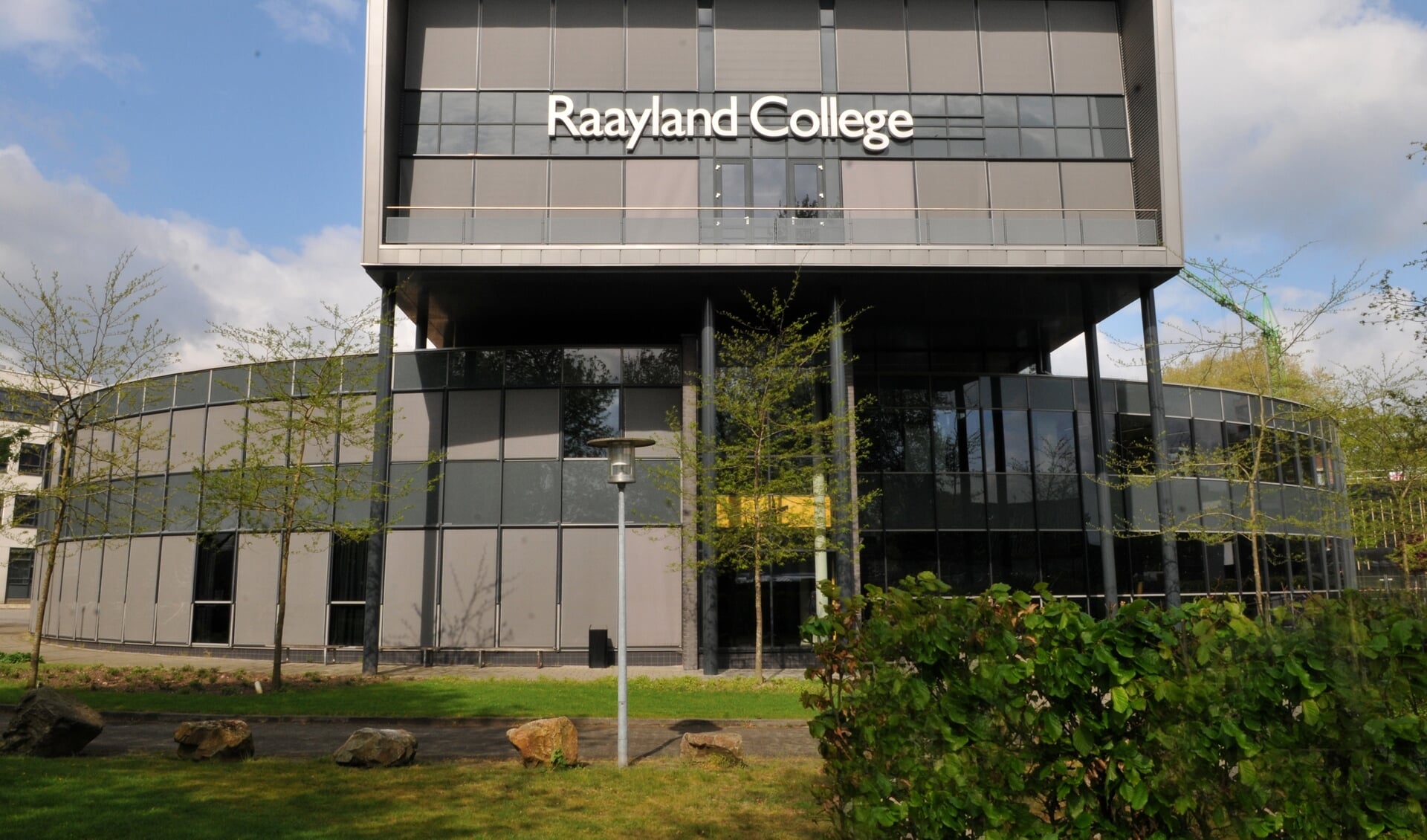 De afdeling vmbo-gt van het Raayland College is uitgeroepen is tot 'superschool'. 