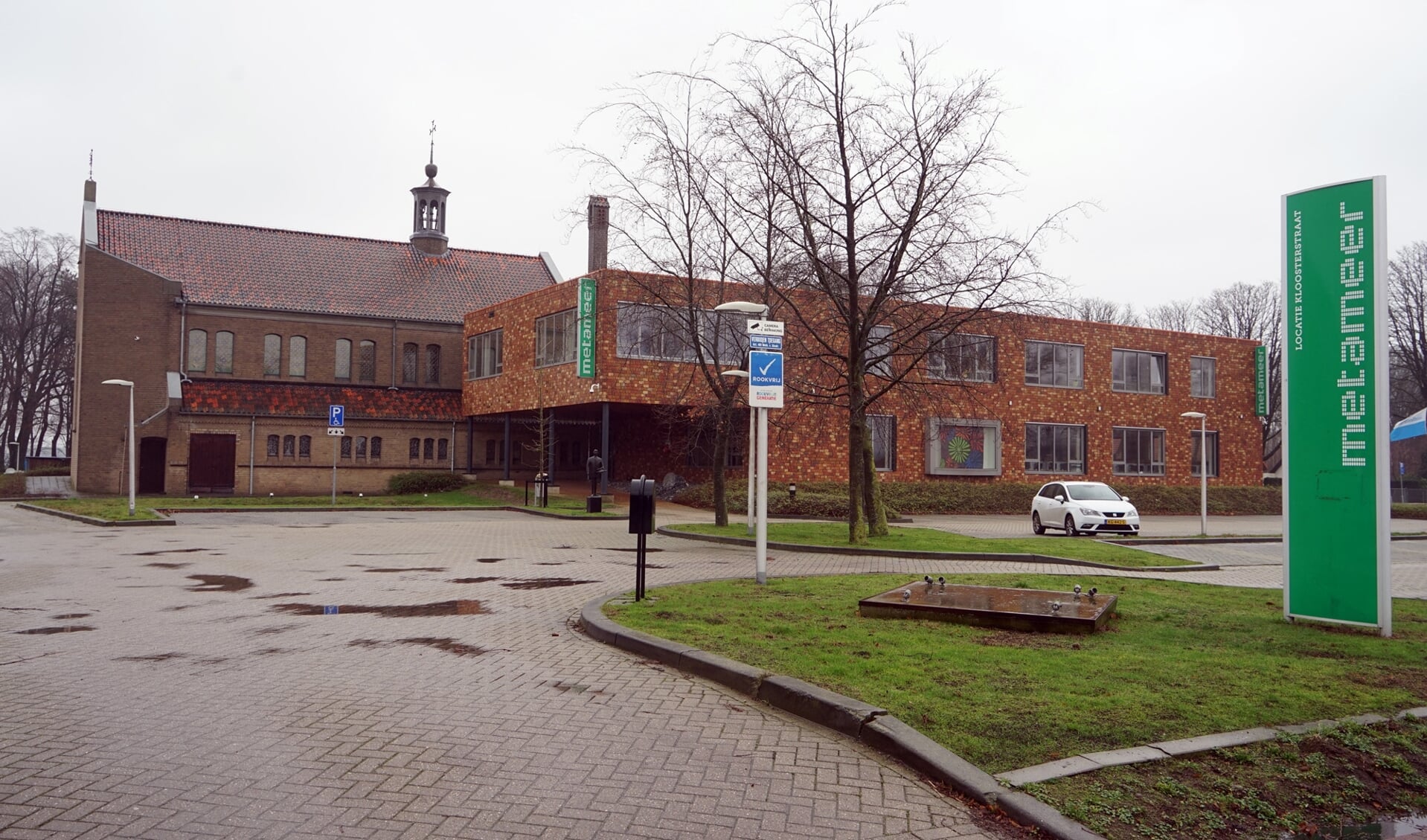 Het gebouw aan de Kloosterstraat in Stevensbeek gaat na dit schooljaar dicht. Foto: Tom Oosthout.