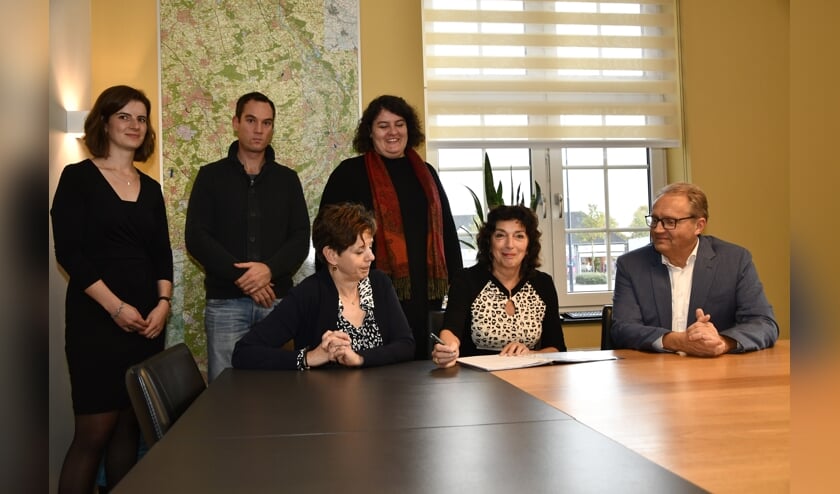 Ondertekening van het convenant.