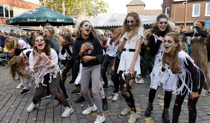 <p>Vorig jaar was het nog volop griezelen in het centrum van Venray.</p>