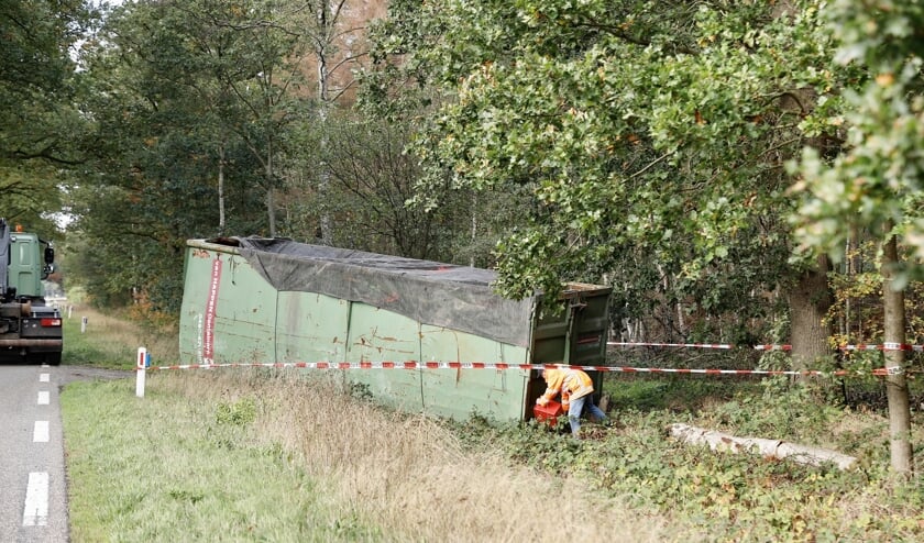 Grote container met drugsafval gedumpt in berm Merselo.