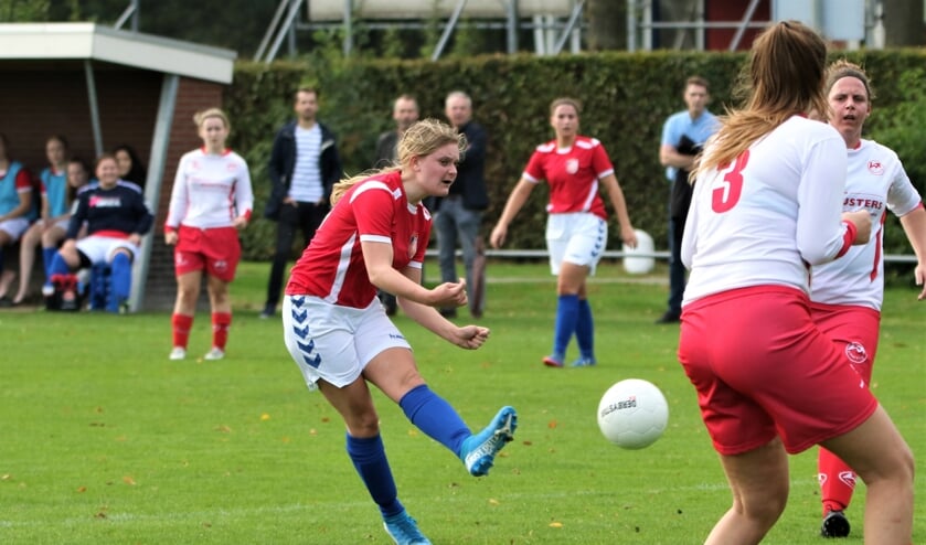 De voetbalsters van haalden zondagmiddag uit tegen Volharding: 4-1.
