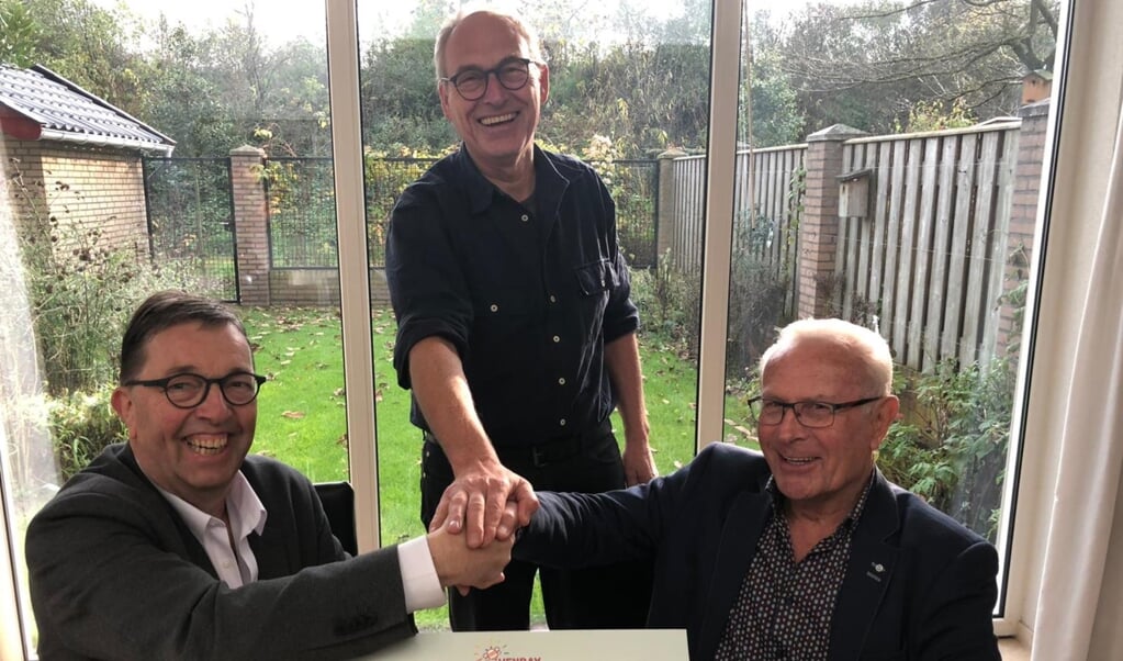 Op de foto van links naar rechts: Cor Vervoort (wethouder gemeente Venray), Henk Jense (bestuurslid Stichting Steenbreek) en Jan Driessen (bestuurssecretaris Stichting Steenbreek).
