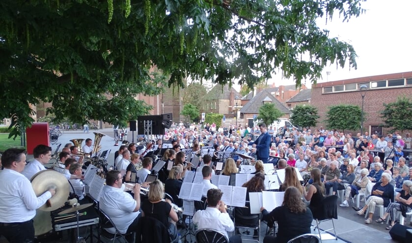 Midzomernachtconcert Euterpe met Stichting Carillon Venray afgelopen zomer.