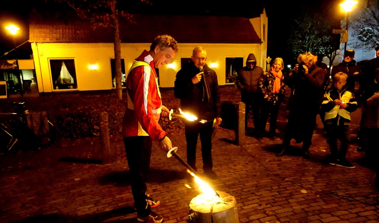 Hans Teunissen ontsteekt het vrijheidsvuur. 