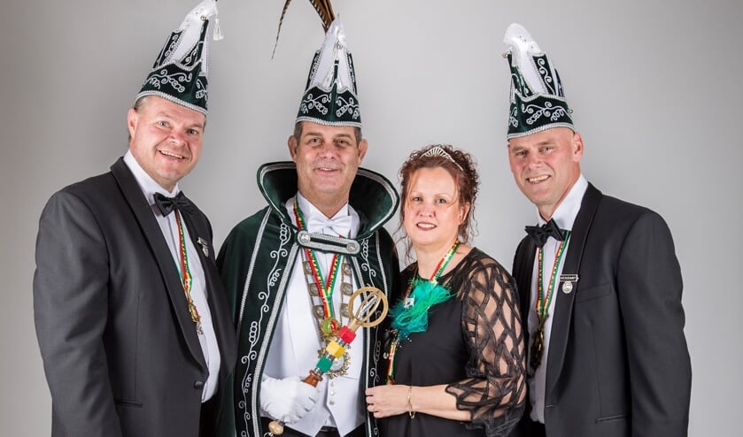 Het prinselijk gezelschap van de jubilerende D'n Bok in Swolgen.