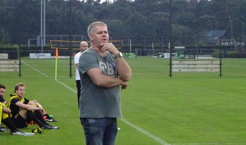 Trainer Han Friesen blijft bij Sporting ST.