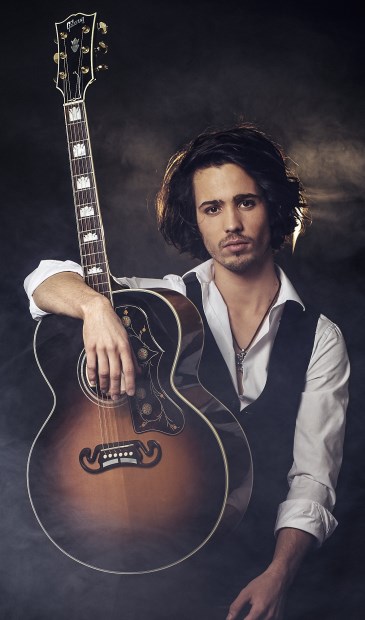 Gitaarvirtuoos Mart Hillen speelt op vrijdag 13 december in Schouwburg Venray.