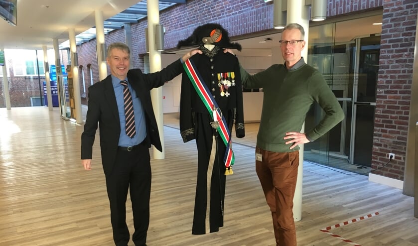 Jas, steek, sjerp en sabel tussen Hans Gilissen en archivaris Paul van Meegeren.