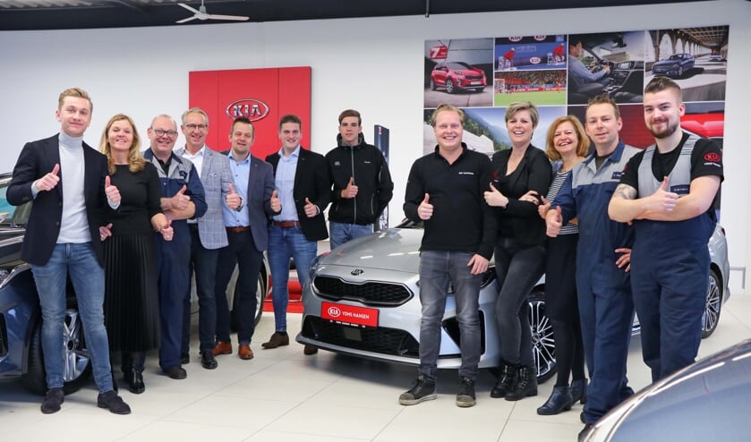 Het team van VDNS Hansen is trots op de titels Platinum Prestige Dealer én Dealer of the Year.