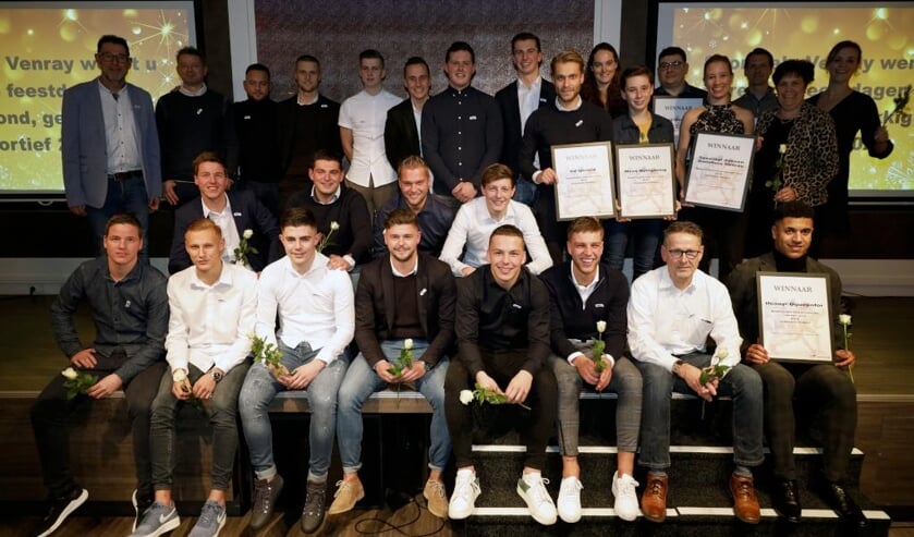 De winnaars van het Peel en Maas TV Sportgala Venray samen op de foto.