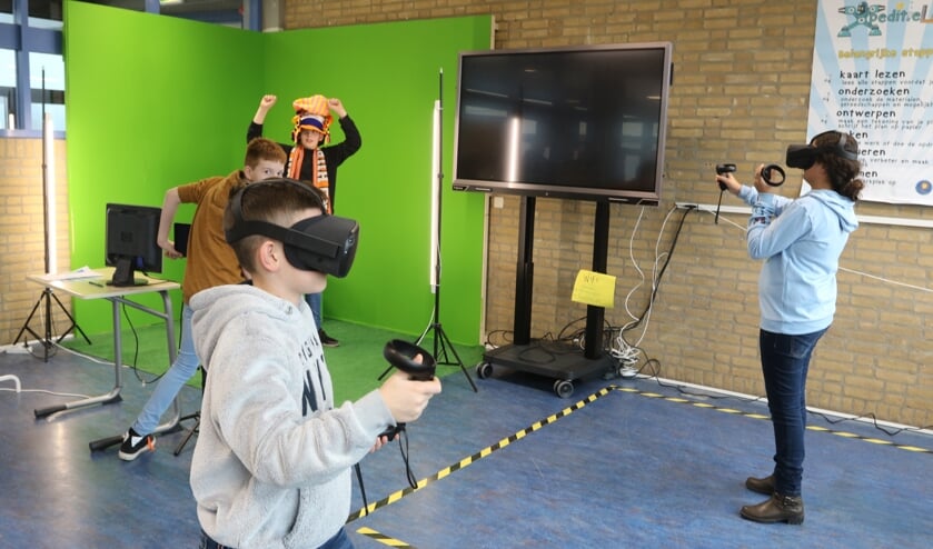 Ook bij het Xpedtielab kunnen basisschoolleerlingen experimenteren met techniek.