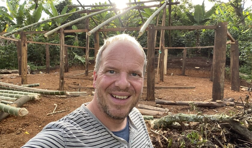 Bart Cox ging naar Colombia om een Maloka te bouwen voor de lokale bevolking.