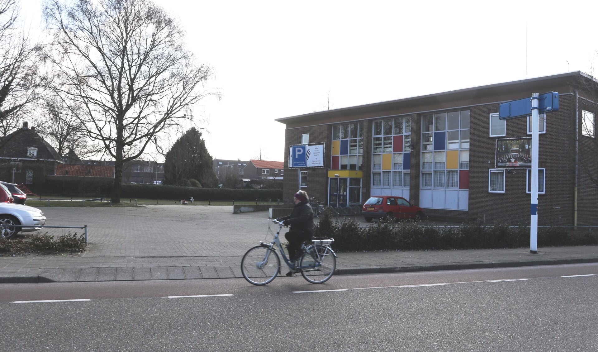 Voor de voormalige Dr. Poelsschool dreigt sloop: Aldi wil op deze locatie een supermarkt vestigen. Foto: Henk Lammen.