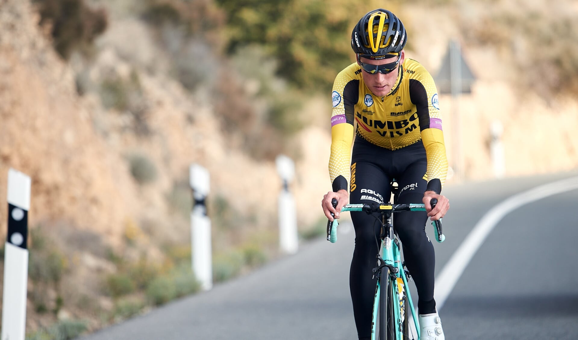 Mike Teunissen was zondag de enige Nederlandse deelnemer aan de eerste virtuele Ronde van Vlaanderen. 