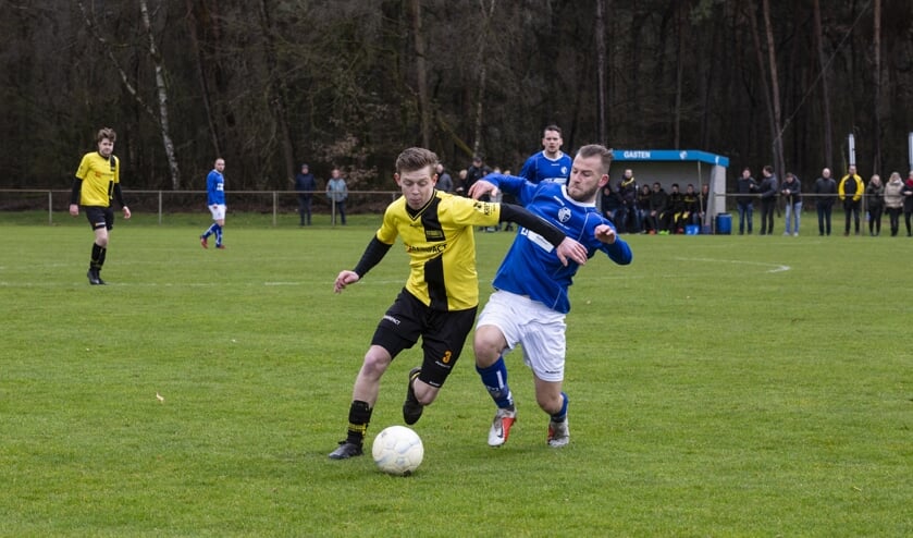 Holthees ging zondag onder stormachtige omstandigheden onderuit tegen Merselo: 0-2. Foto: Jolijn van Goch.