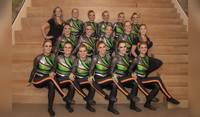 Modern groep Vibe komt uit in de categorie show modern hoofd- sportklasse. Foto: Loes Poels