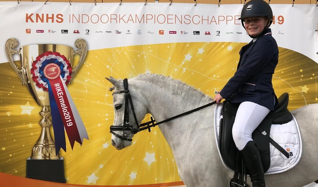 Sophie van Rooij van PC St. Jan pakte brons op het NK dressuur voor pony's.