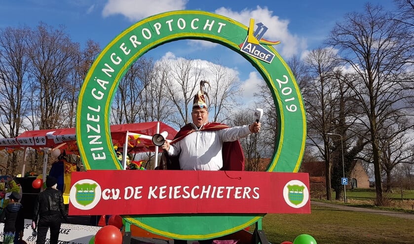 Oud-voorzitter en erelid van de Keieschieters Eric Euwals nodigt iedereen uit voor de optocht in Geijsteren.