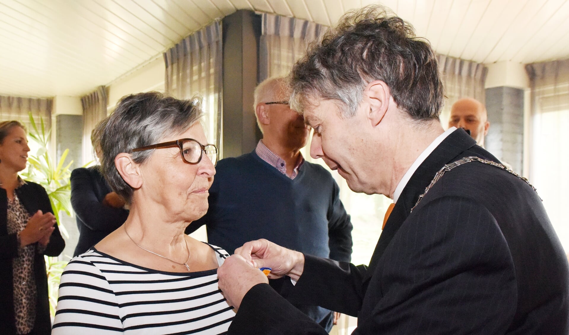 Henriëtte Lensen-Klijn (70) is bij gelegenheid van de jaarlijkse lintjesregen benoemd tot lid in de Orde van Oranje-Nassau. Foto: Hoedemaekers Venray