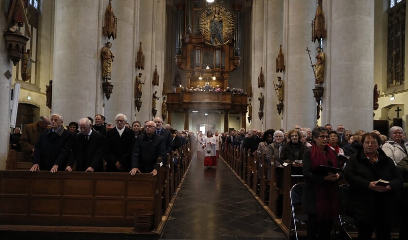 Ook de St. Petrus Bandenkerk in Venray maakt zich langzaam op voor Pasen. Met extra diensten. Foto: archief Peel en Maas.
