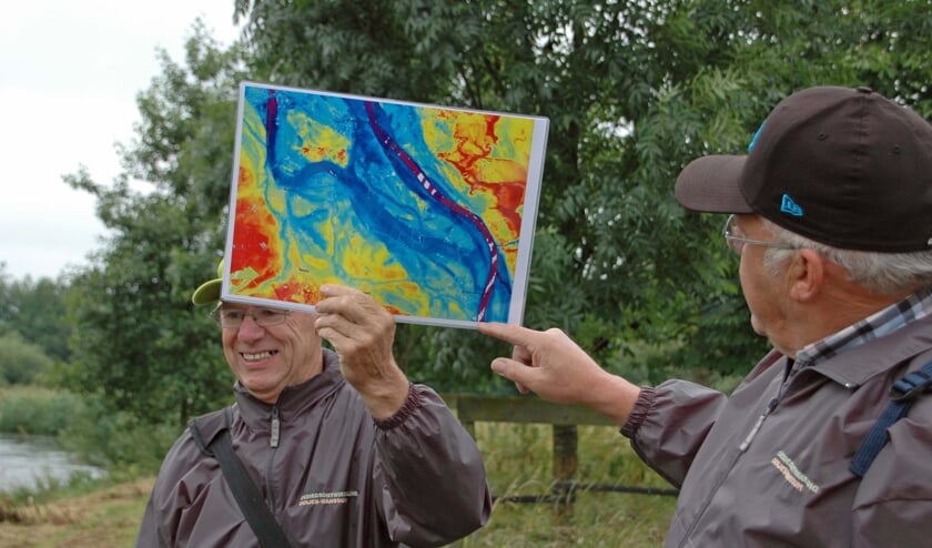 Gidsen met hoogtekaart Maas.