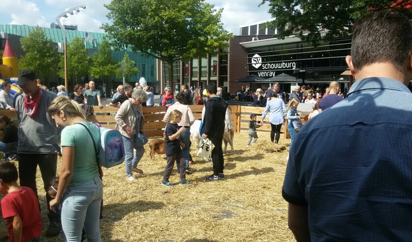 Koopzondag 26 mei: mobiele boerderij op Henseniusplein in Venray,