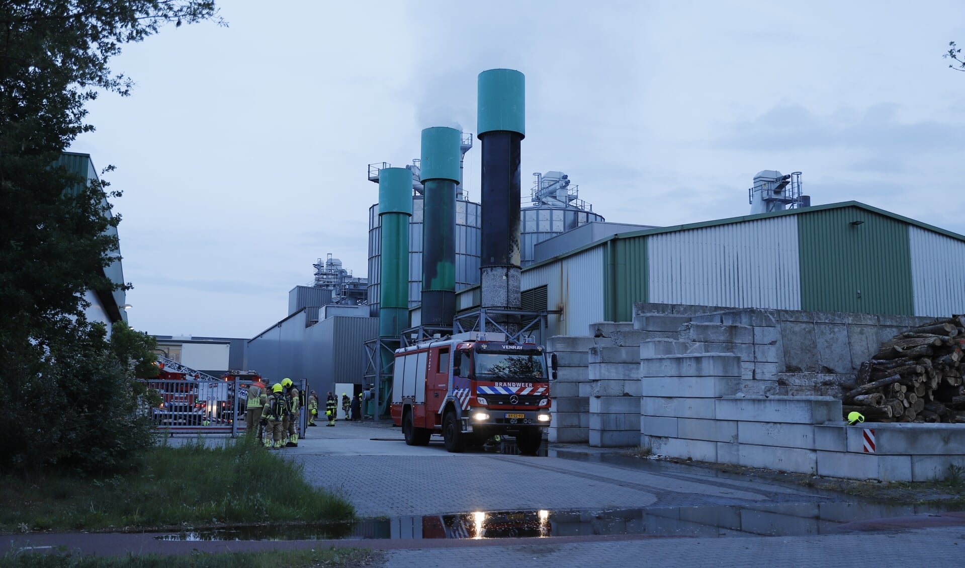 De brand in twee schoorstenen werd snel geblust door de sprinklerinstallatie. 